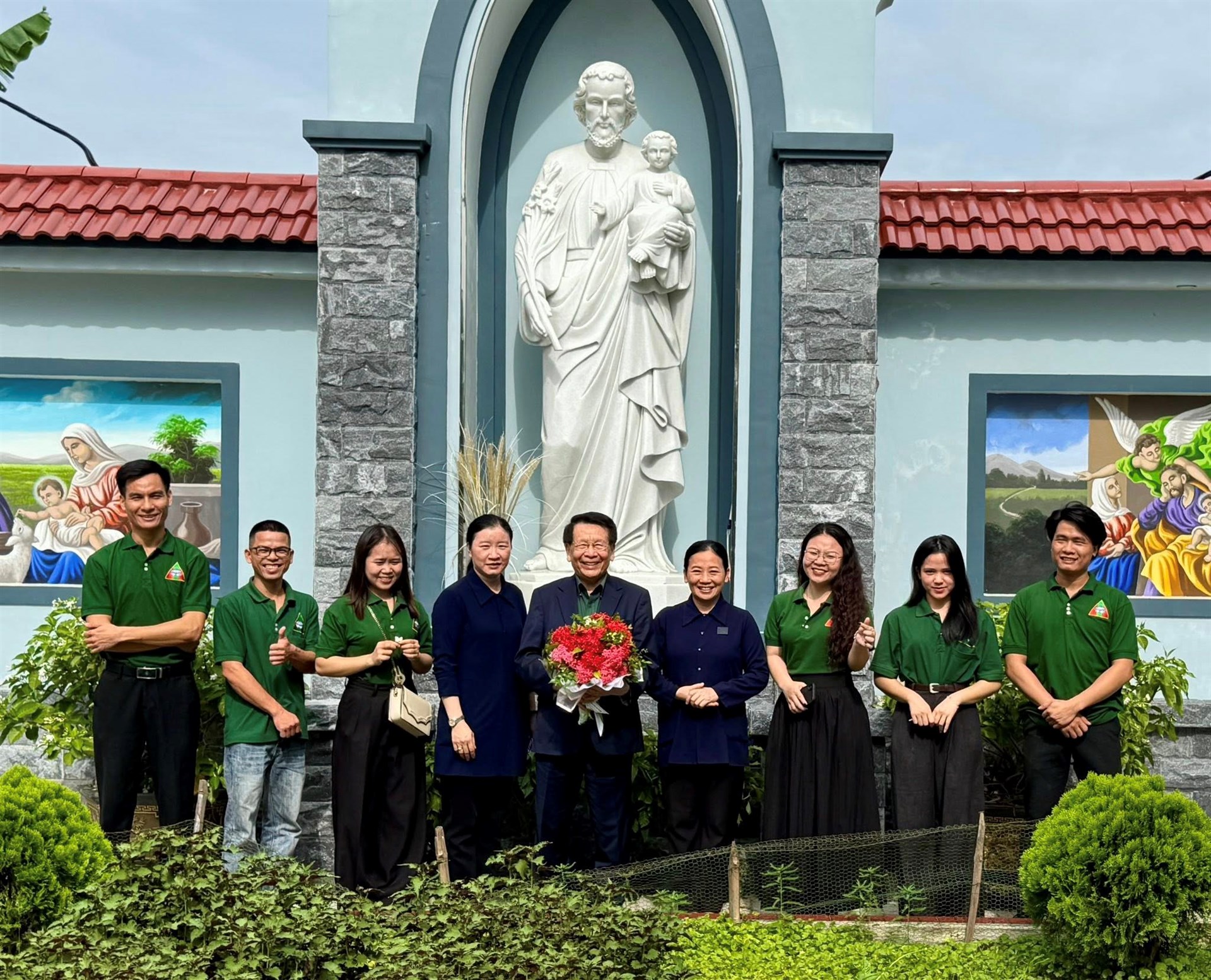 Nghĩa Sinh VHQ trao tặng máy lọc nước cho Tu viện TSBA Vinh - 4