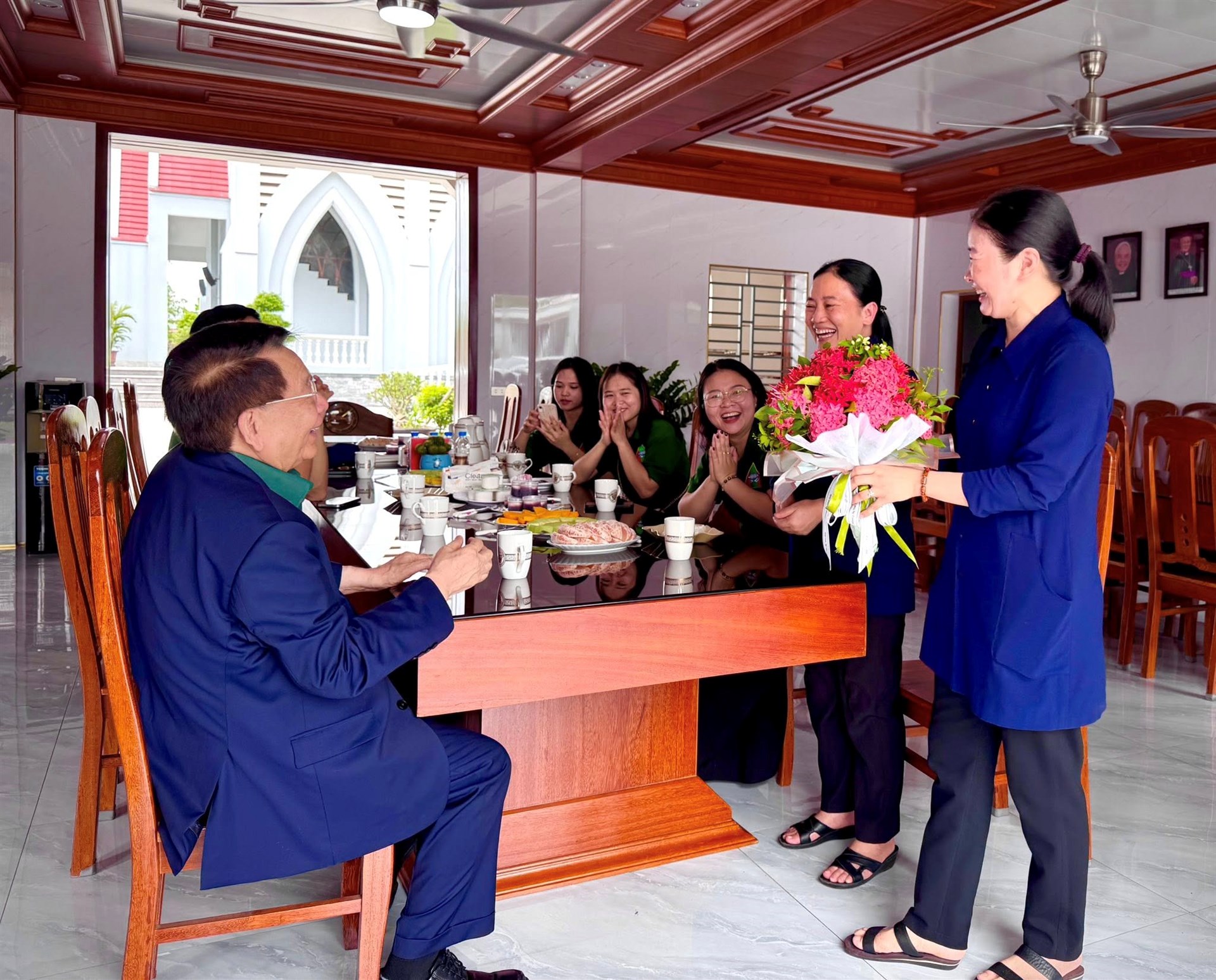 Nghĩa Sinh VHQ trao tặng máy lọc nước cho Tu viện TSBA Vinh - 7